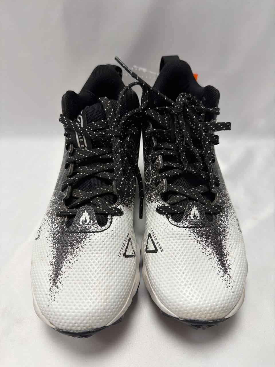 Under Armour Shoe Sizes 1.5Y White Cleats
