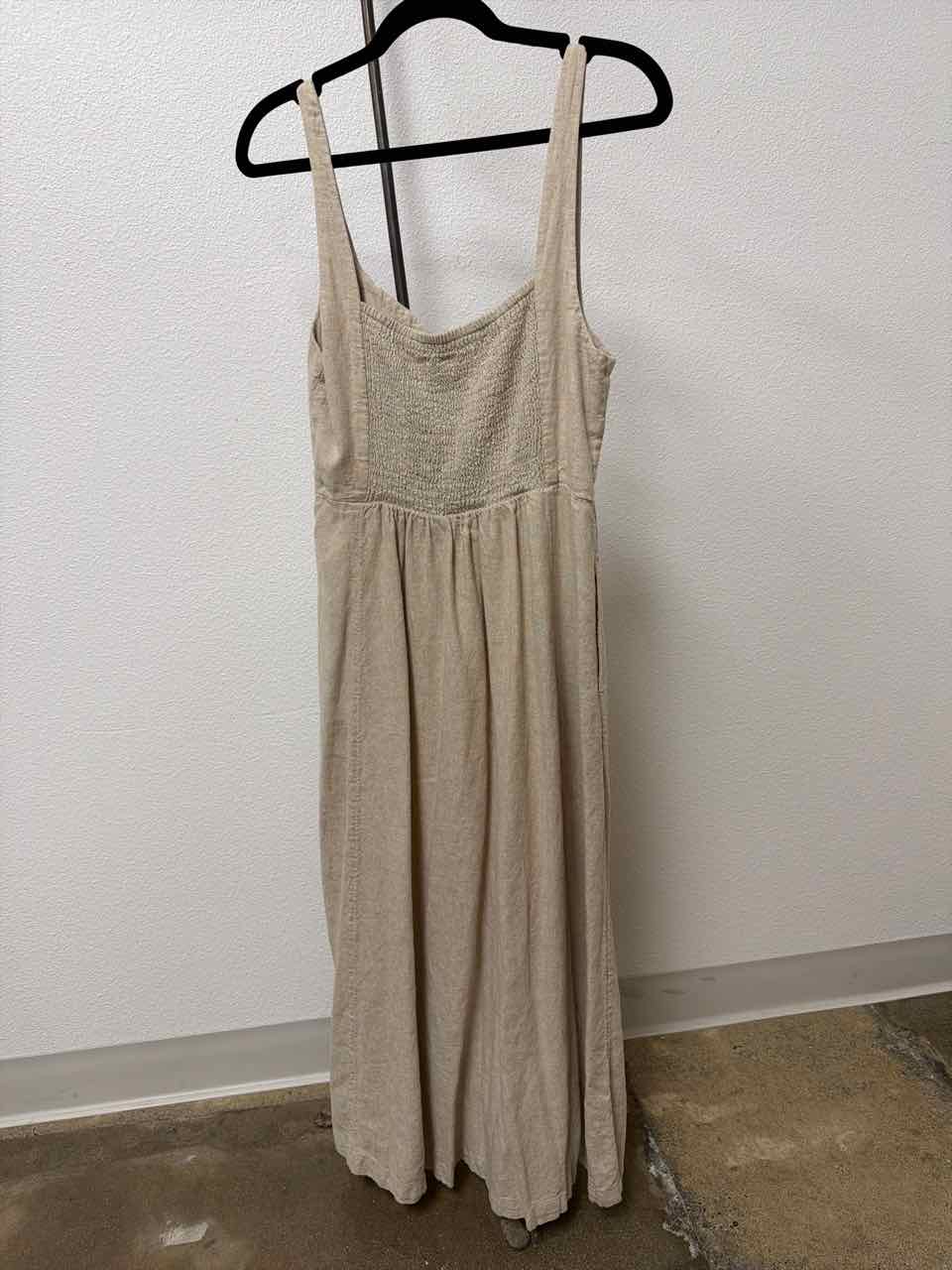 Old Navy Natural Medium Gently Used Dress