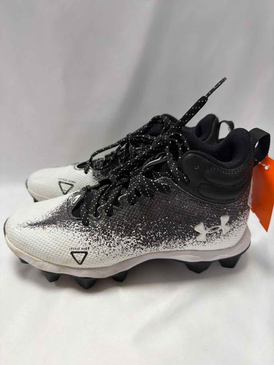 Under Armour Shoe Sizes 1.5Y White Cleats