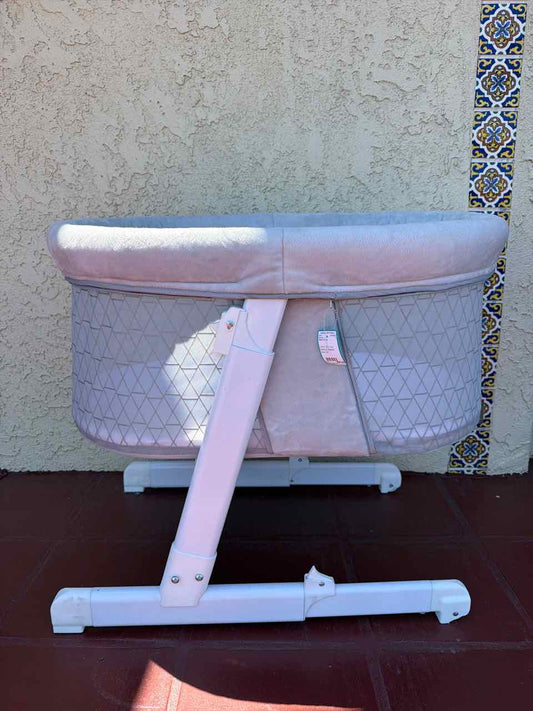 Delta Children Bassinet