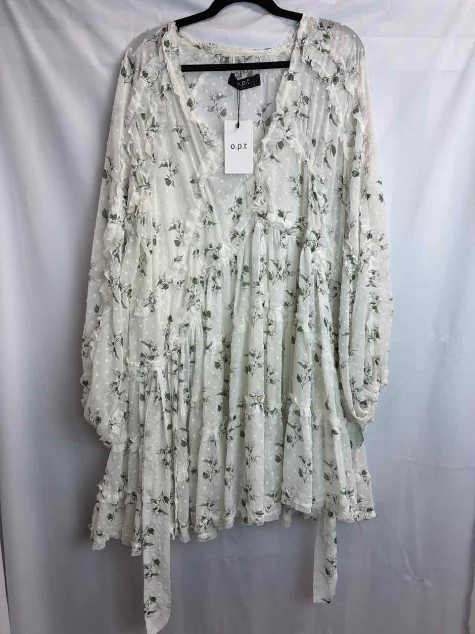New With Tags Booth Rentals Dress