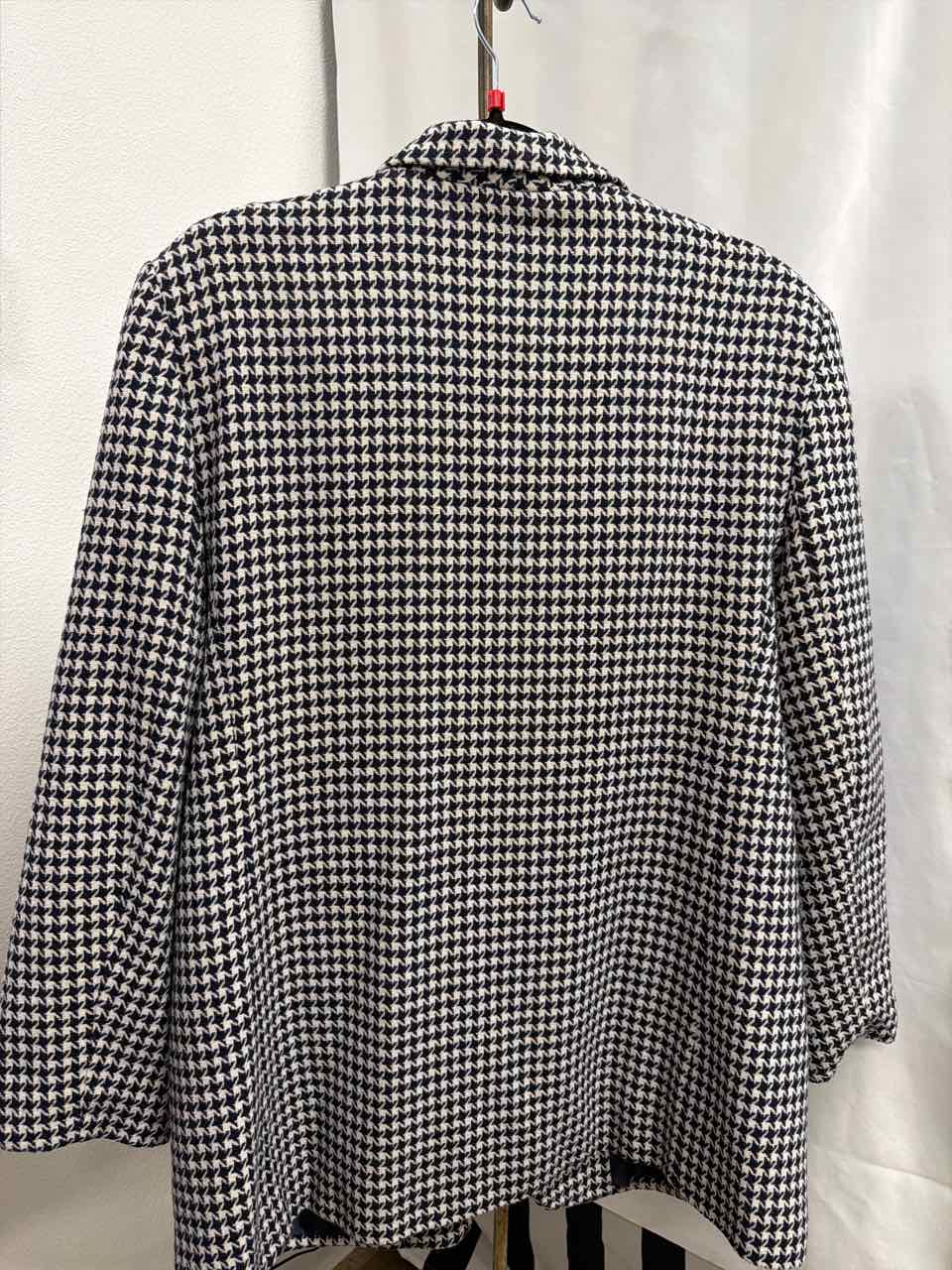 Panther Gently Used Houndstooth Black Blazer
