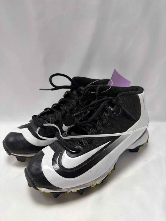Nike Shoe Sizes 3.5Y Black & White Cleats
