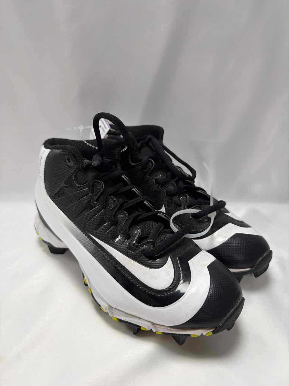 Nike Shoe Sizes 3.5Y Black & White Cleats