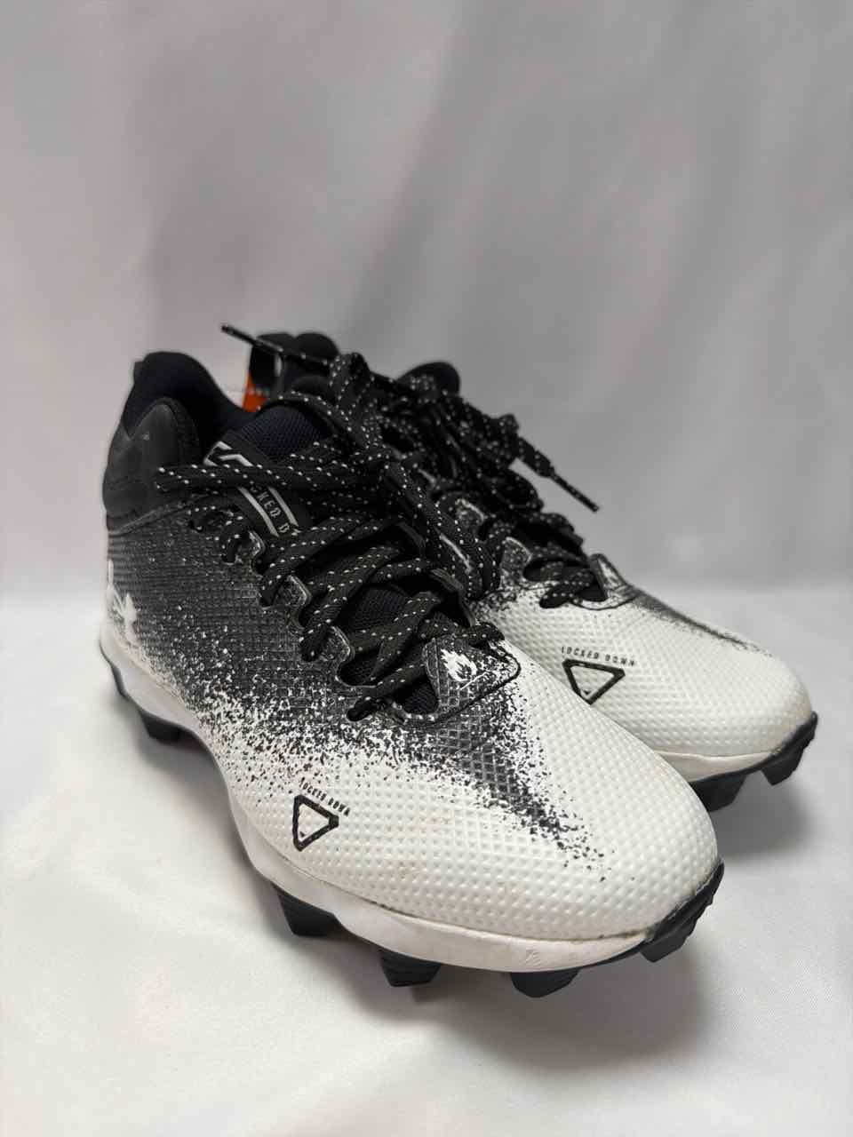 Under Armour Shoe Sizes 1.5Y White Cleats