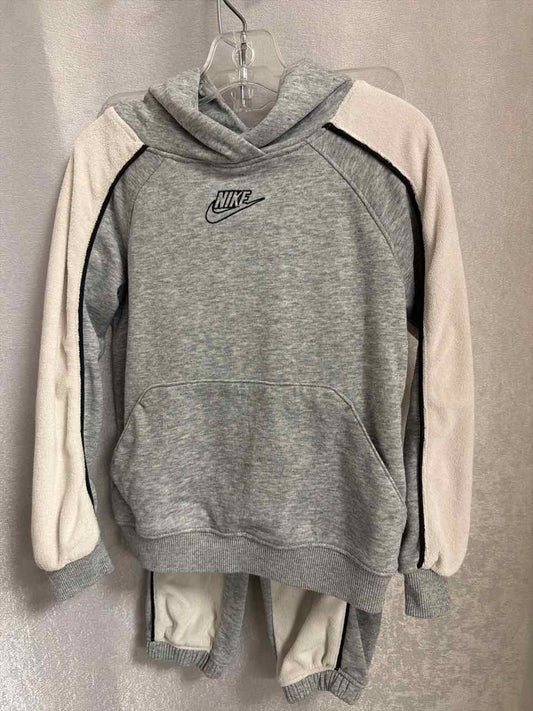 Nike Size 4T Gray Outfit -2pc