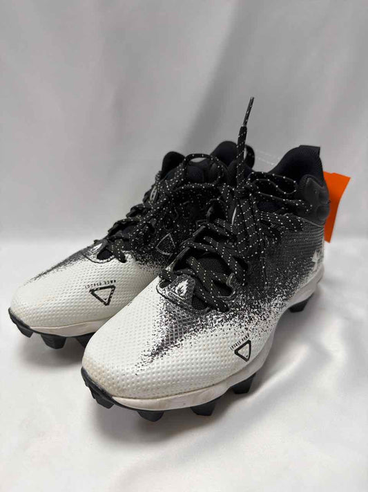 Under Armour Shoe Sizes 1.5Y White Cleats