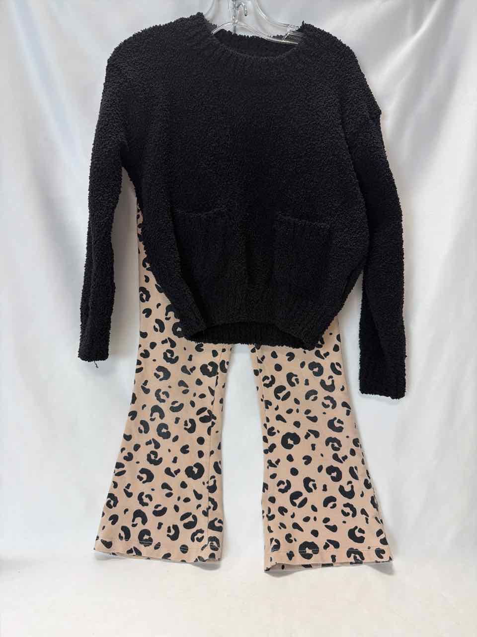 DKNY Size 4T Black Gently Used Outfit -2pc