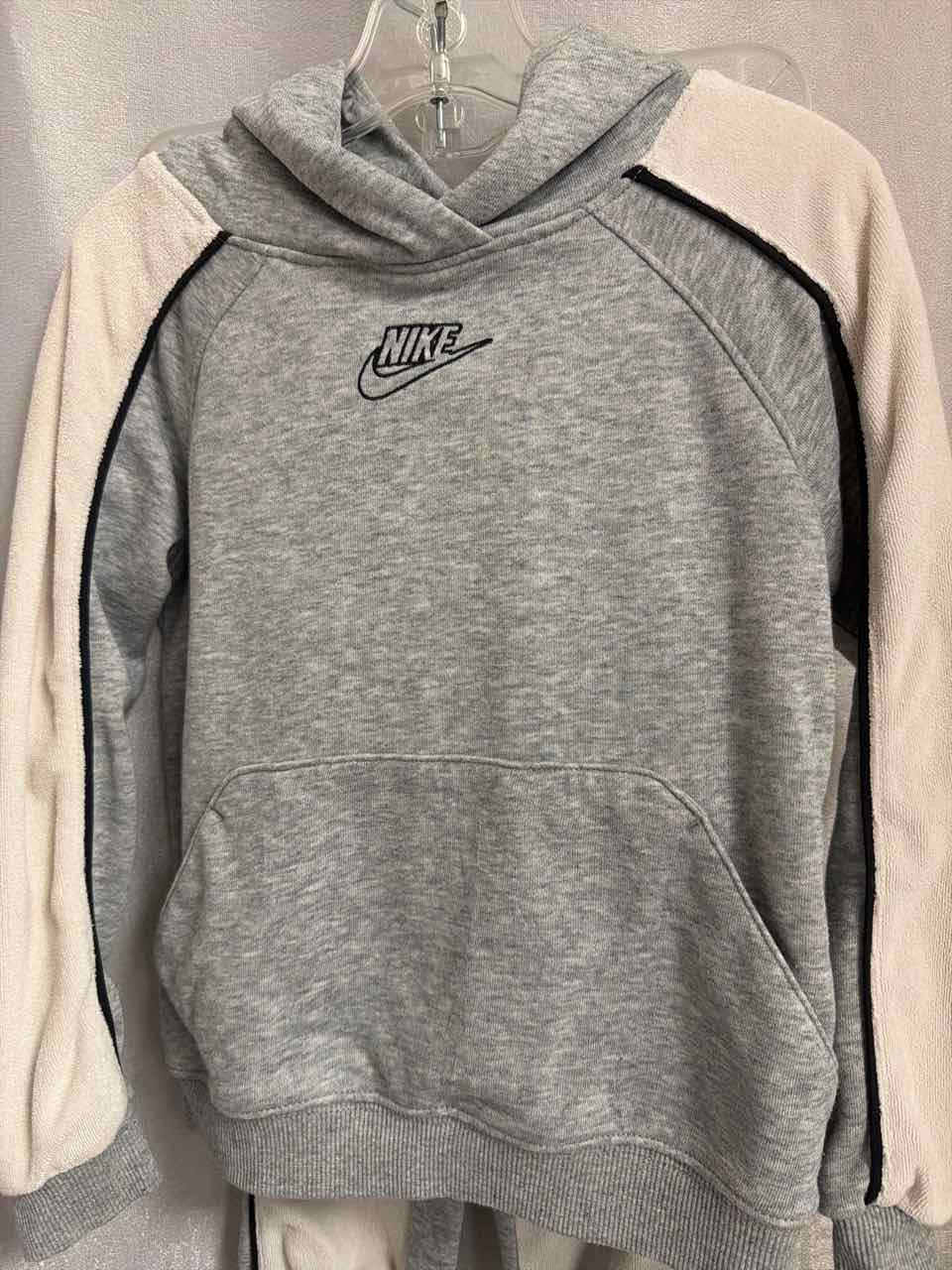 Nike Size 4T Gray Outfit -2pc